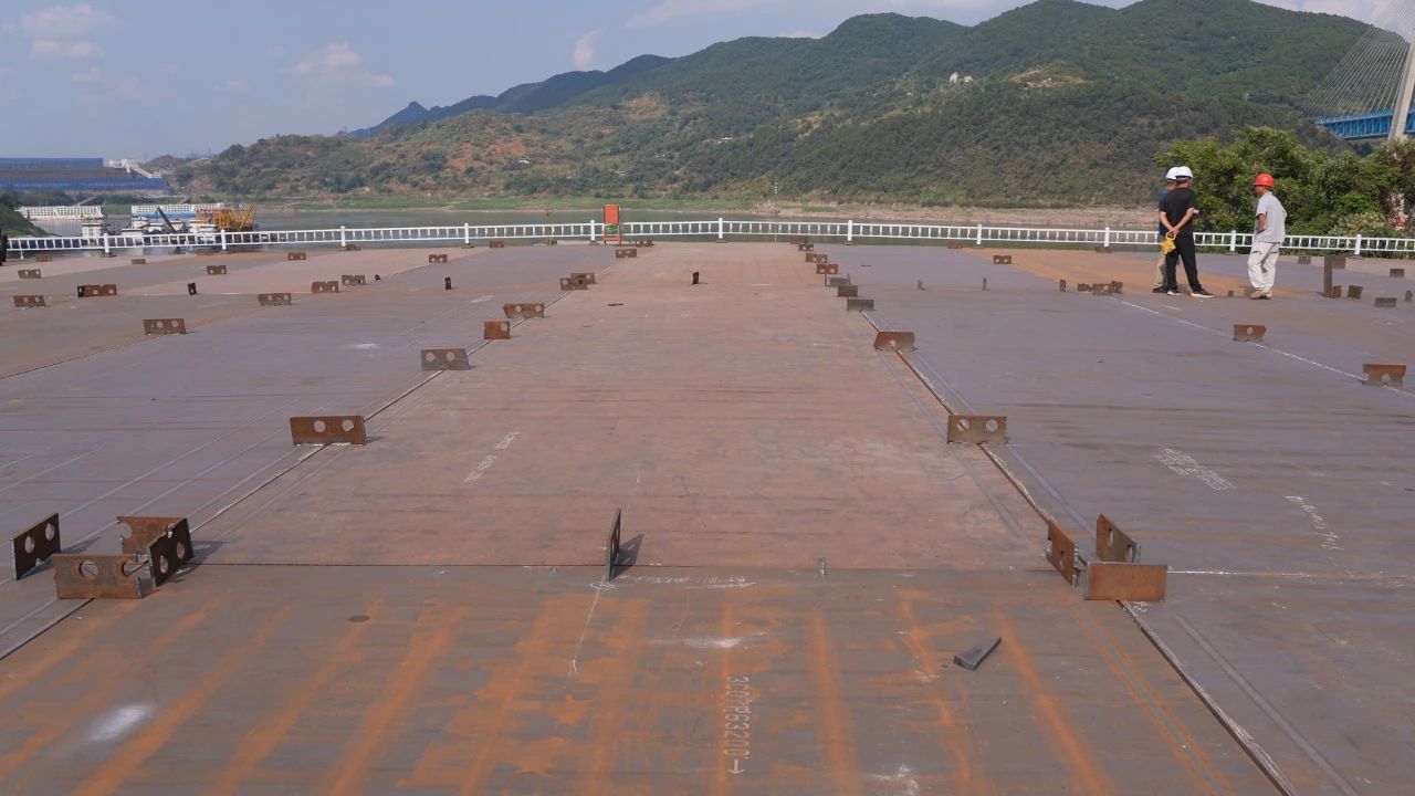 1726724040112119.jpg 國企動(dòng)態(tài) 驗(yàn)收完成,首批青城大橋主橋鋼箱梁構(gòu)件將于9月7日陸續(xù)運(yùn)抵現(xiàn)場!5.jpg